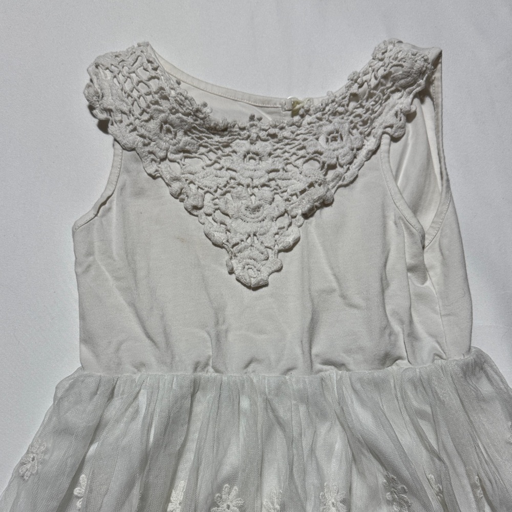 Elegant White Lace Dress - Picture 2 of 6